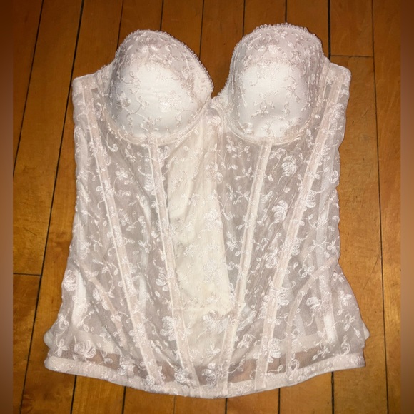 Beautiful lace corset top - Picture 6 of 9